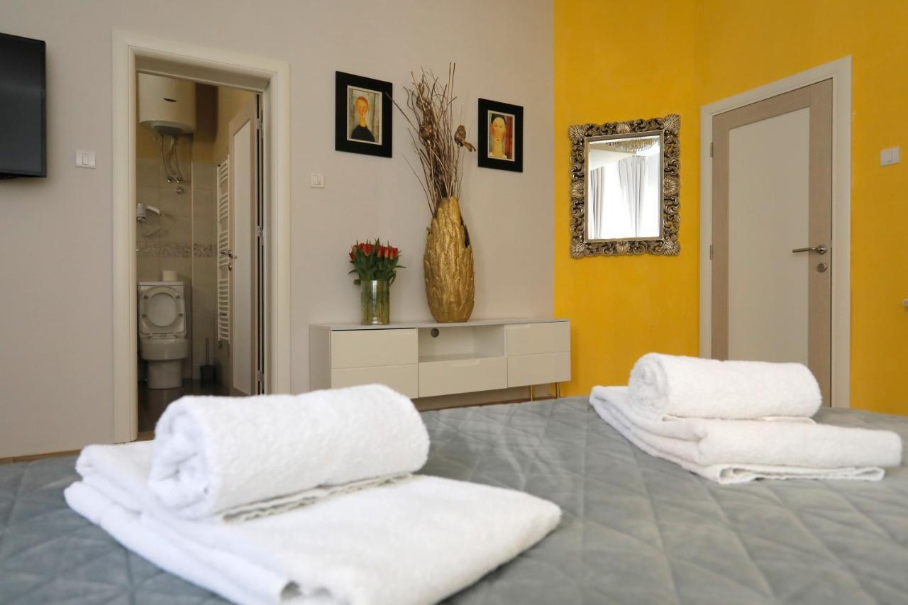 Bed & Breakfast Garden40 เบลเกรด ภายนอก รูปภาพ