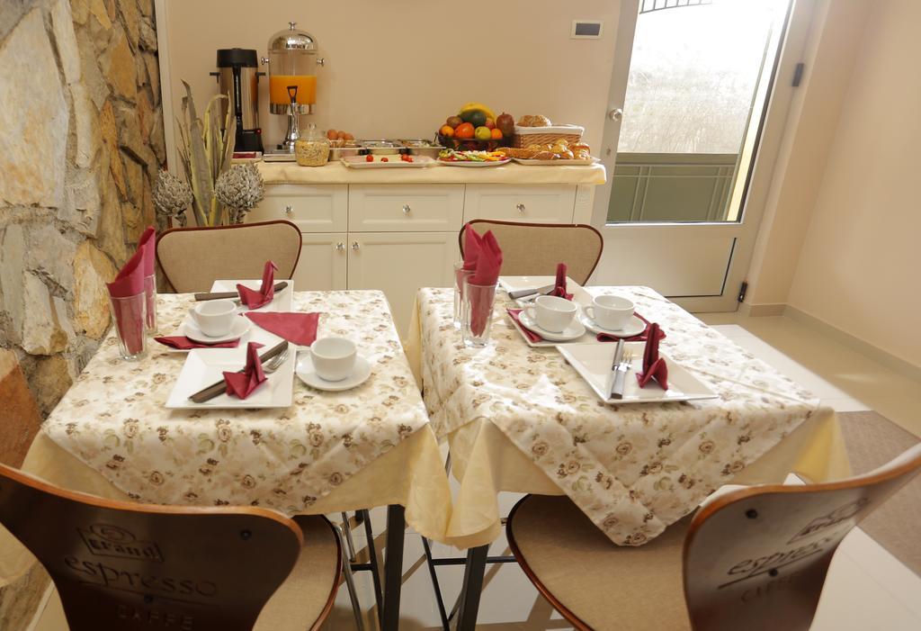 Bed & Breakfast Garden40 เบลเกรด ภายนอก รูปภาพ