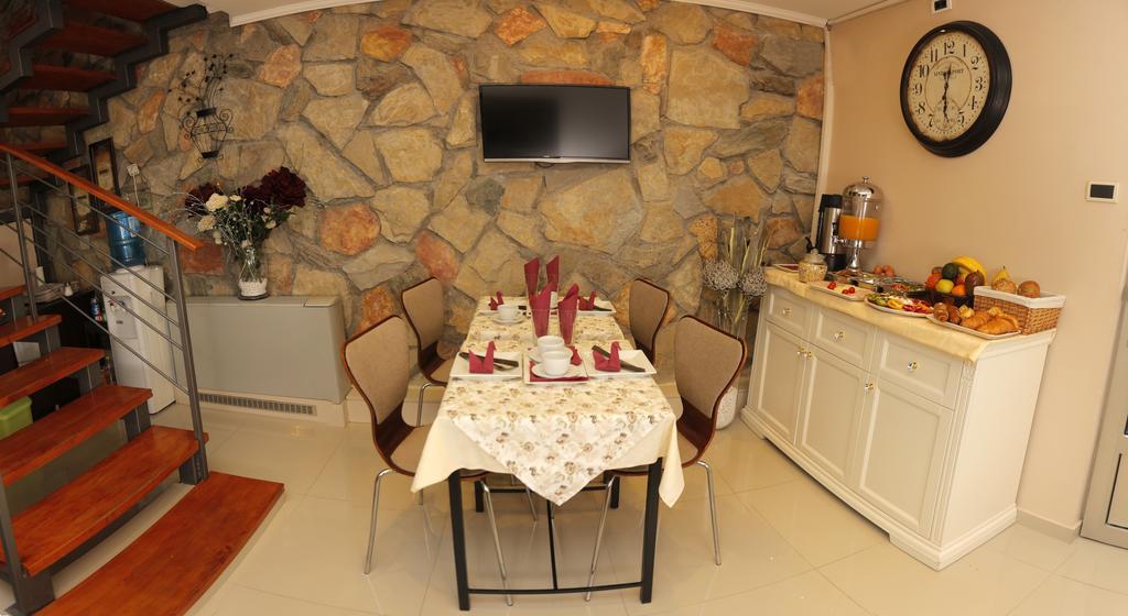 Bed & Breakfast Garden40 เบลเกรด ภายนอก รูปภาพ