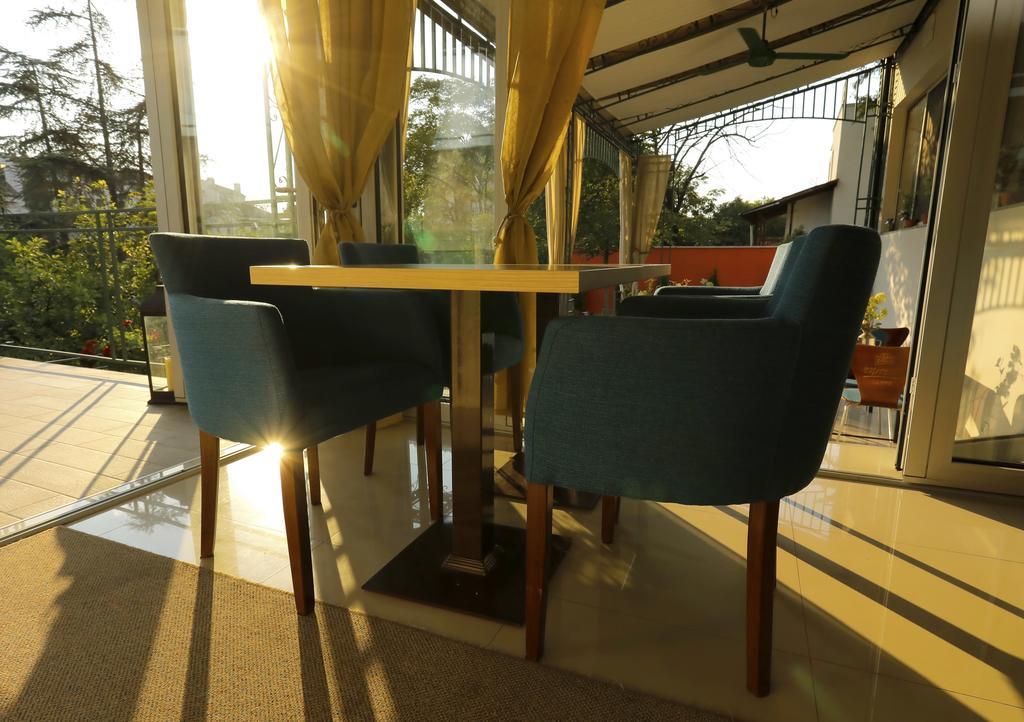 Bed & Breakfast Garden40 เบลเกรด ภายนอก รูปภาพ