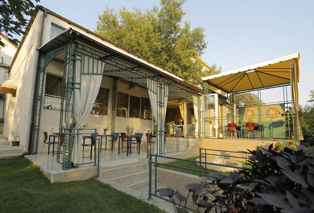 Bed & Breakfast Garden40 เบลเกรด ภายนอก รูปภาพ