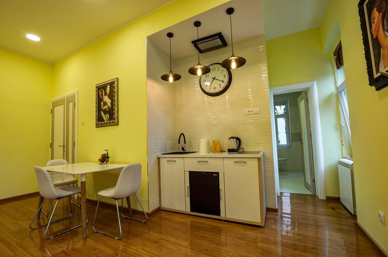 Bed & Breakfast Garden40 เบลเกรด ภายนอก รูปภาพ
